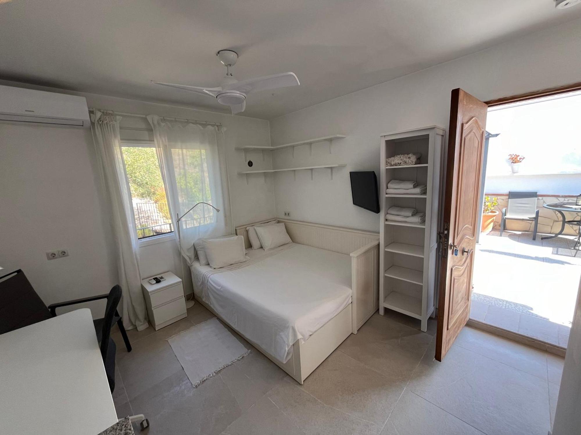 Studio Views Apartment, Cortijo Fruitful Hills * Málaga